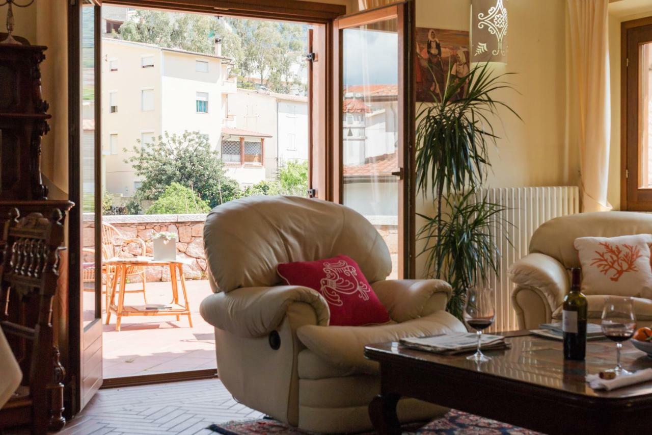 Villa Corrasi Oliena Luxury מראה חיצוני תמונה