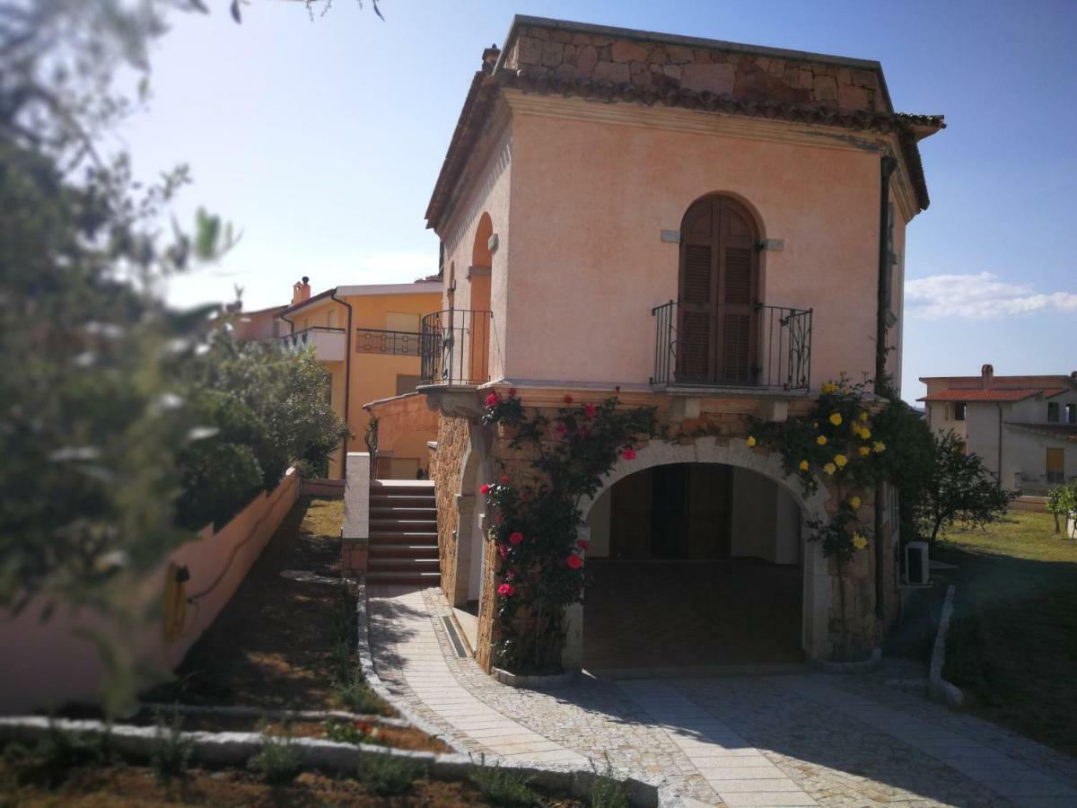 Villa Corrasi Oliena Luxury מראה חיצוני תמונה